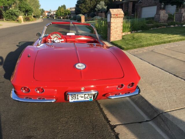 1961 Chevrolet Corvette White coves Red interior - photo 4