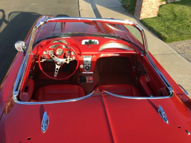 1961 Chevrolet Corvette White coves Red interior - photo 5
