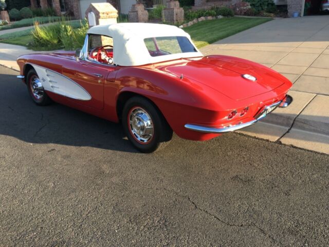 1961 Chevrolet Corvette White coves Red interior - photo 6