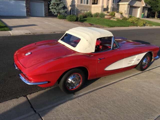 1961 Chevrolet Corvette White coves Red interior - photo 7