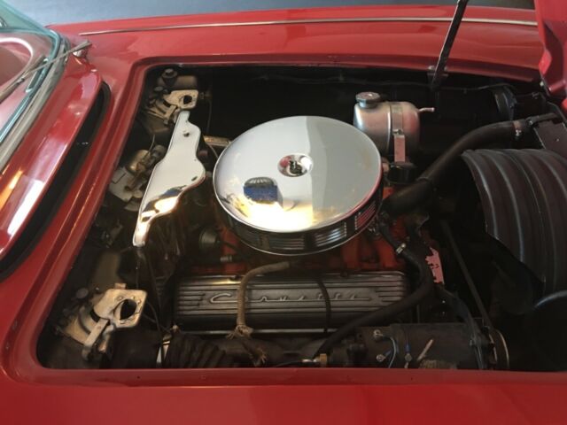 1961 Chevrolet Corvette White coves Red interior - photo 8