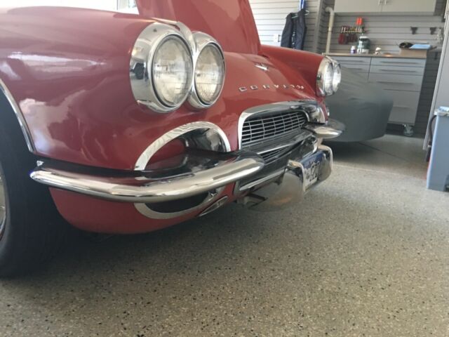 1961 Chevrolet Corvette White coves Red interior - photo 9