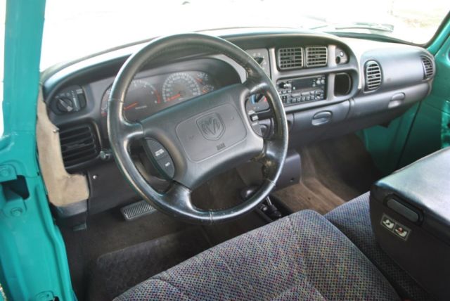 1961 Ford F-100 Custom Restomod Fully Restored Nut & Bolt V8 A/C - photo 7