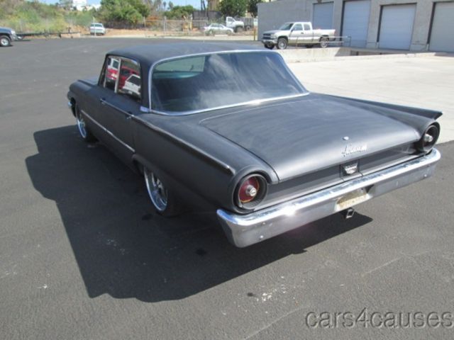 1961 Ford Fairlane 500 - photo 2