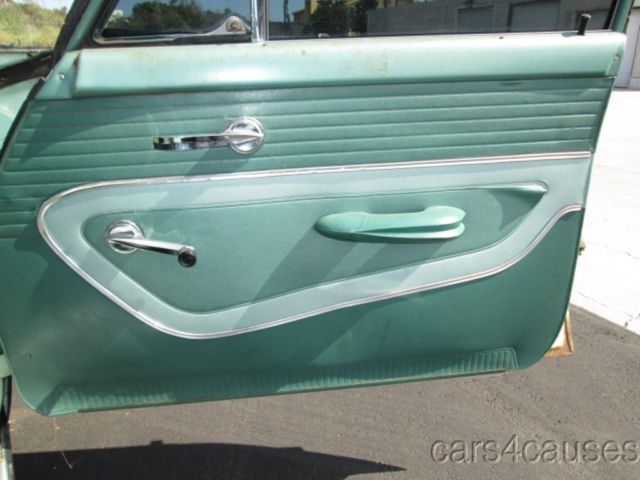 1961 Ford Fairlane 500 - photo 4