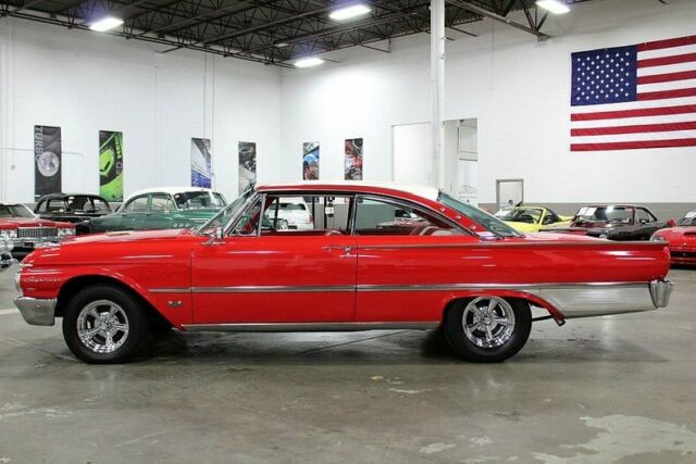 1961 Ford Galaxie Starliner - photo 2