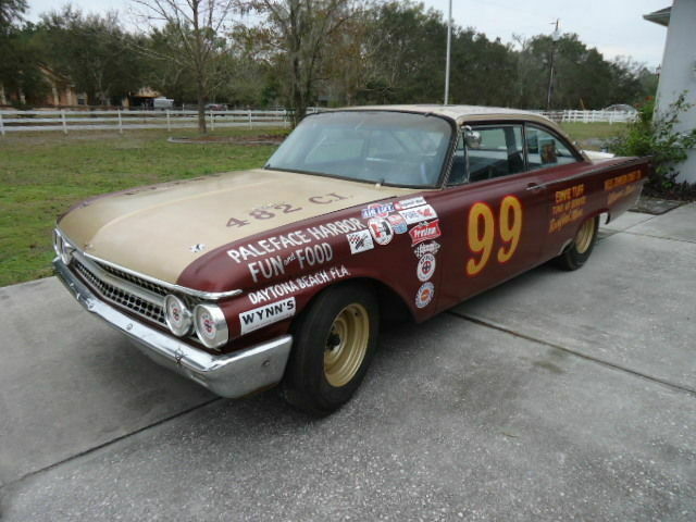 1961 Ford Galaxie --