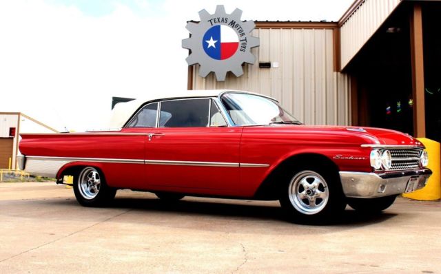 1961 Ford Galaxie Sunliner - photo 2