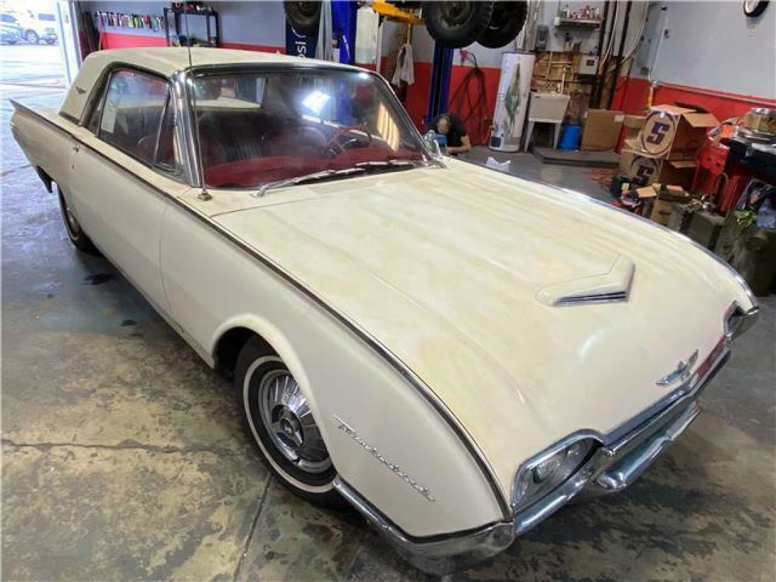 1961 Ford Thunderbird - photo 2