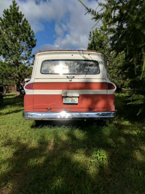 1961 GMC Suburban - photo 2