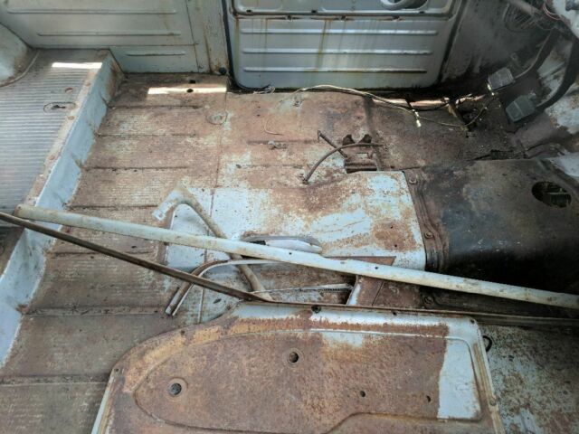 1961 GMC Suburban - photo 4