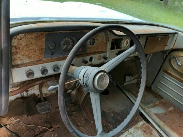 1961 GMC Suburban - photo 9