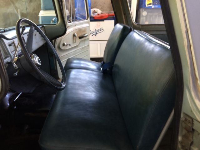 1961 GMC Suburban - photo 11