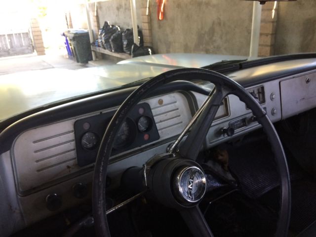 1961 GMC Suburban - photo 13