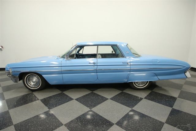 1961 Oldsmobile Dynamic 88 Holiday Sedan - photo 7