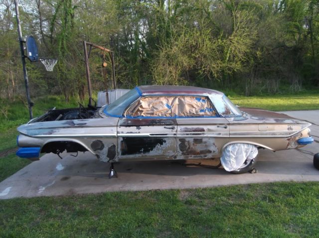 1961 Chevrolet Impala Sport Sedan - photo 9