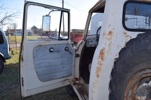 1961 International Harvester B-120 4 x 4 Pickup Truck - photo 9