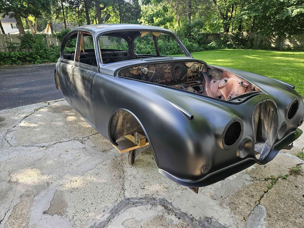 1961 Jaguar 3.8 Mk II sedan - photo 2