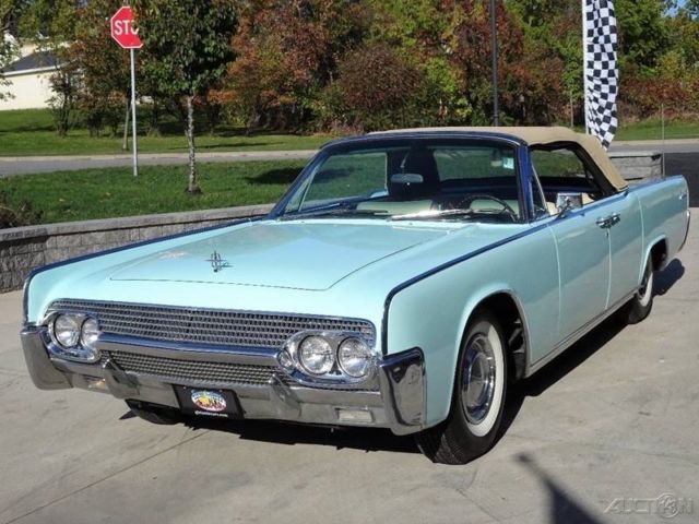 1961 Lincoln Continental Convertible - photo 2
