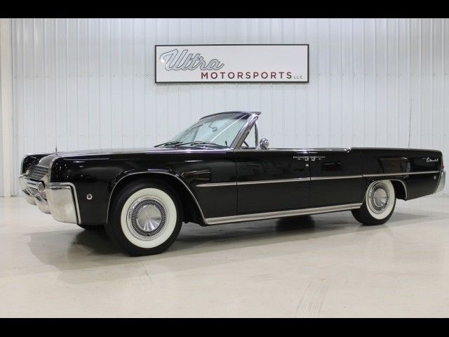 1961 Lincoln Continental Convertible - photo 2