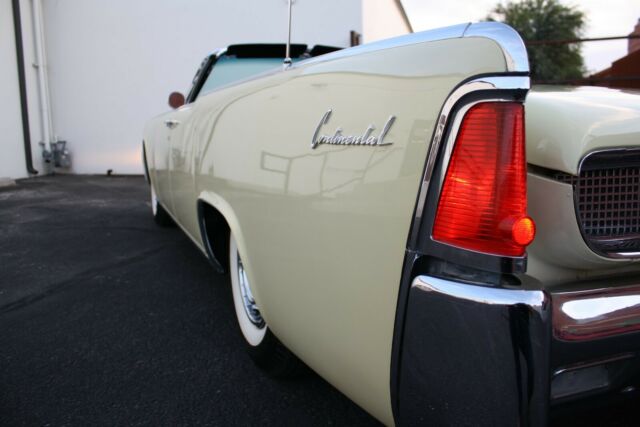 1961 Lincoln Continental Convertible - photo 11