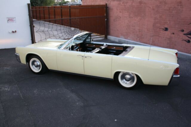 1961 Lincoln Continental Convertible - photo 12