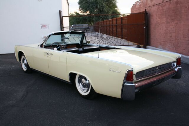1961 Lincoln Continental Convertible - photo 7