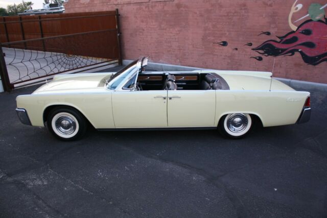 1961 Lincoln Continental Convertible - photo 9