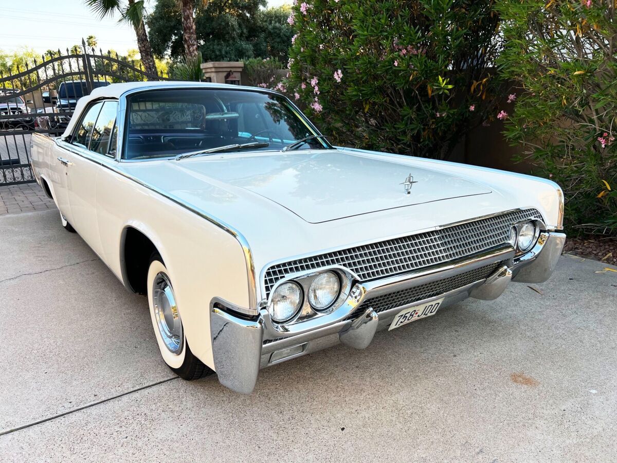 1961 Lincoln Continental Convertible - photo 2