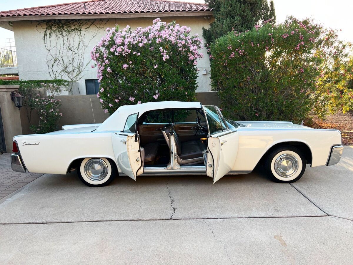 1961 Lincoln Continental Convertible - photo 9