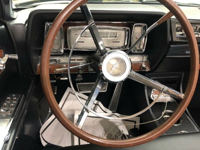1961 Lincoln Continental Convertible - photo 13