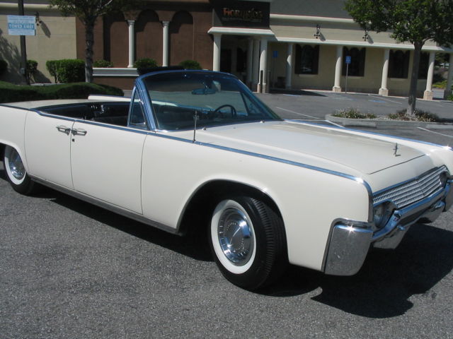1961 Lincoln Continental convertible with power top and remote! 1961 Lincoln Continental Convertible