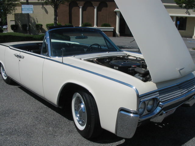 1961 Lincoln Continental Convertible - photo 2