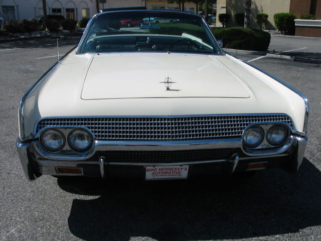 1961 Lincoln Continental Convertible - photo 3