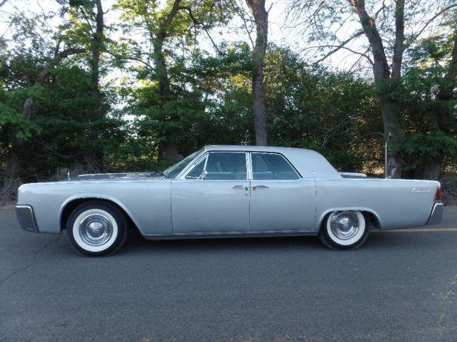1961 Lincoln Continental Suicide door sedan - photo 2