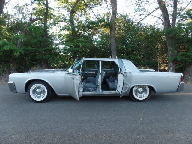 1961 Lincoln Continental Suicide door sedan - photo 3