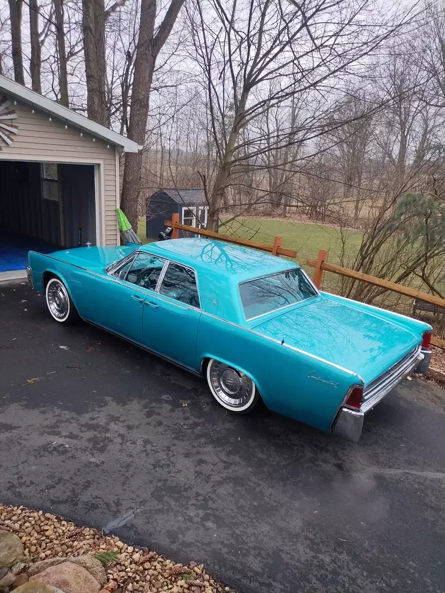 1961 Lincoln Continental sedan1961 Lincoln Continental · Sedan · Driven 37,000 m 1961 Lincoln Continental