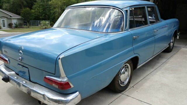 1961 Mercedes-Benz 200-Series 220b - photo 3