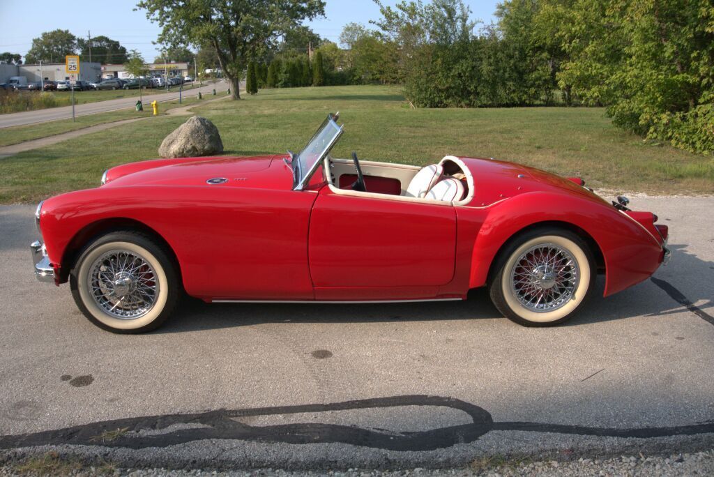 1961 MG Roadster - photo 2