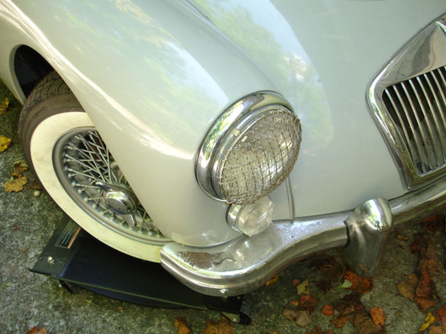1961 MG MGA leather black/white piping - photo 5