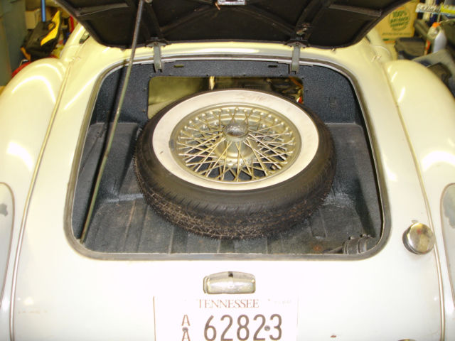 1961 MG MGA leather black/white piping - photo 9