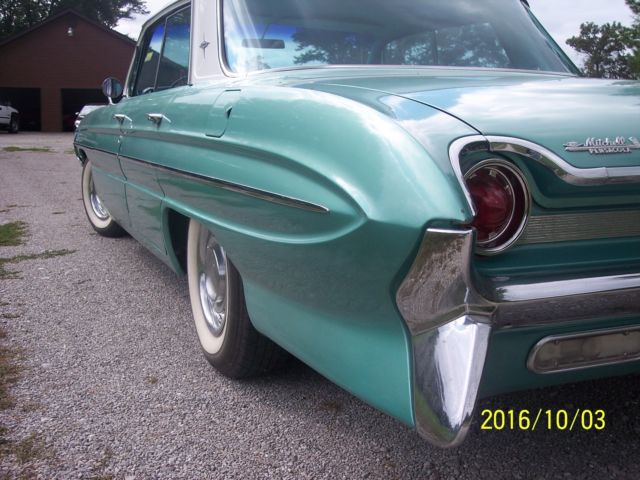 1961 Oldsmobile Eighty-Eight 4 door hardtop - photo 4