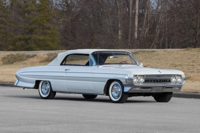 1961 Oldsmobile Eighty-Eight Convertible - photo 11