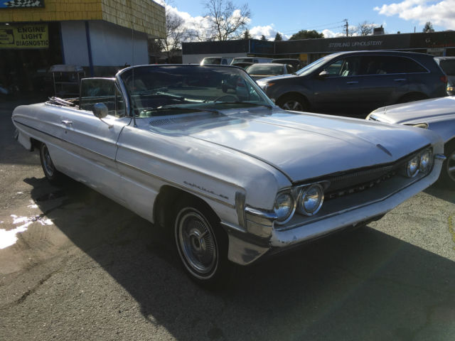 1961 Oldsmobile Eighty-Eight convertible - photo 12