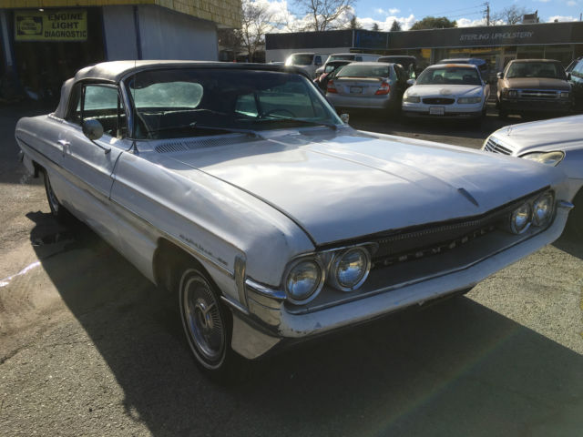 1961 Oldsmobile Eighty-Eight convertible - photo 2