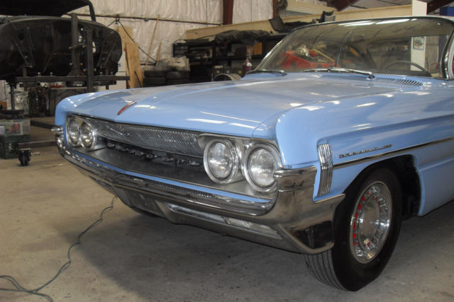1961 Oldsmobile Eighty-Eight Holiday Coupe, Celebrity Sedan - photo 4