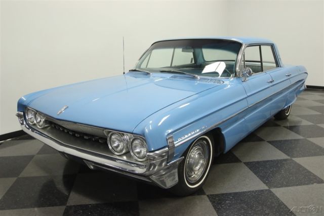 1961 Oldsmobile Dynamic 88 Holiday Sedan - photo 5