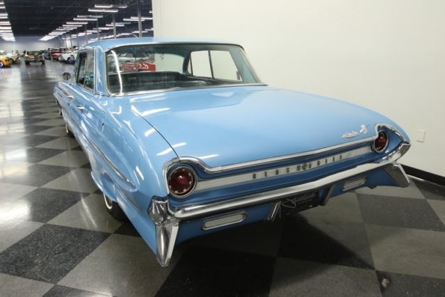 1961 Oldsmobile Eighty-Eight Holiday Sedan - photo 11