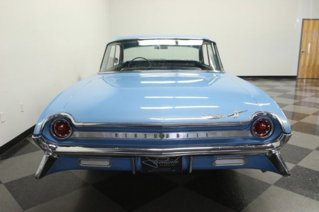 1961 Oldsmobile Eighty-Eight Holiday Sedan - photo 12