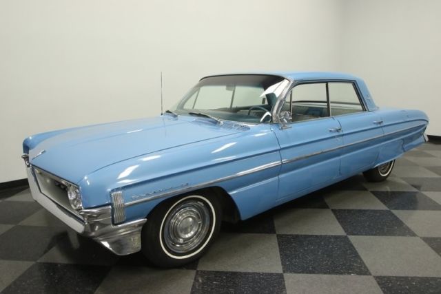 1961 Oldsmobile Eighty-Eight Holiday Sedan - photo 7